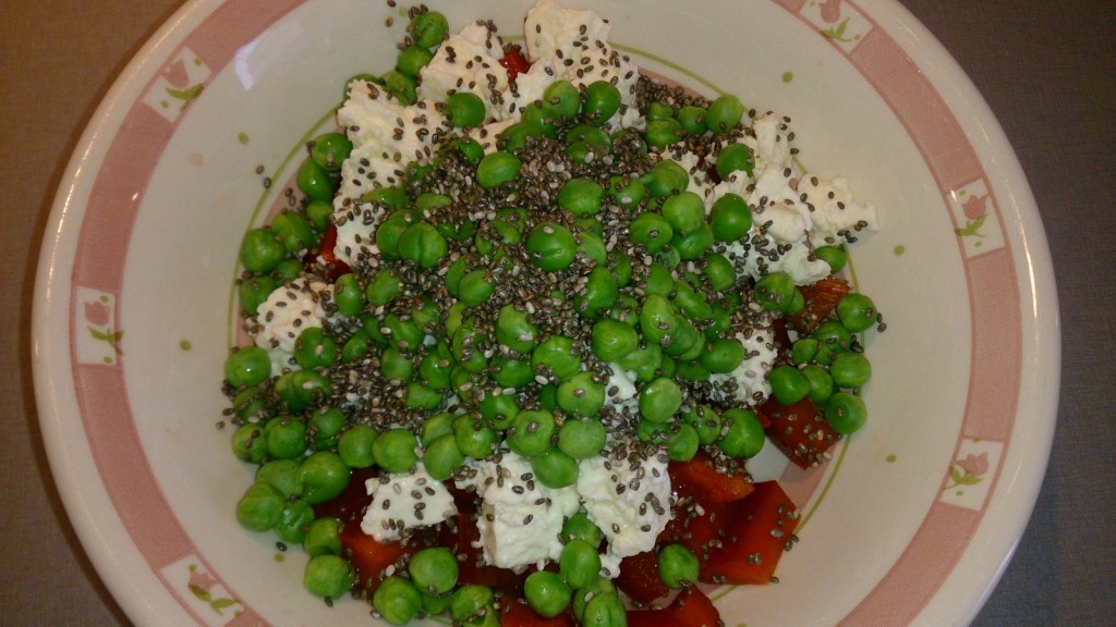 Salat med rød peber, feta og chiafrø. MUMS
